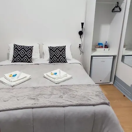 Santa Cruz Guest house *